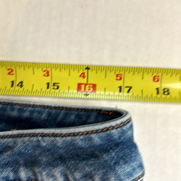 Vigoss Marley Mid Rise Double Cuff Whiskered Med Wash Distressed Short. Sz W14 - Picture 12 of 14